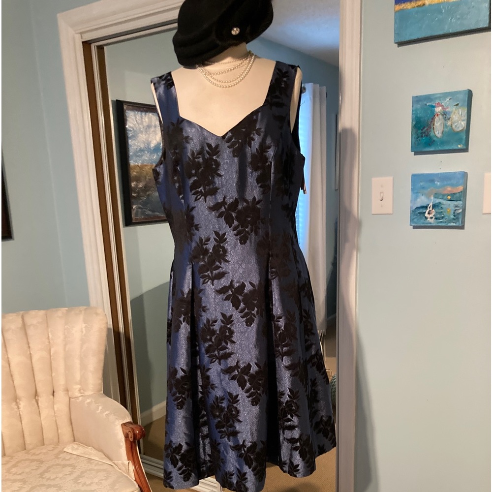 Beautiful cocktail dress for the full figured beauty!